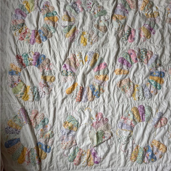 Handmade quilt - Picture 7 of 11